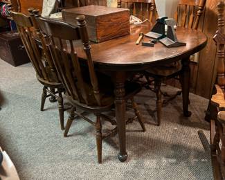 Another nice Ethan Allen Dark  Oak Table w 3 leaves and 4 chairs