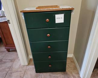 We have 2 of these. Dark green and light green 