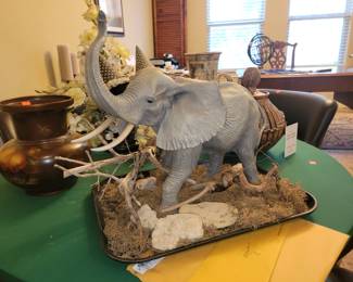 Vicente Perez elephant sculpture