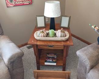 Another Amish Made Oak End Table with Drawer