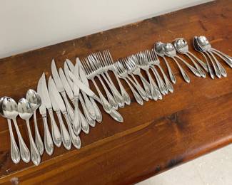Lot 4378 Lot of Wallace 1810 Stainless Flatware Forks  Spoons  Knives