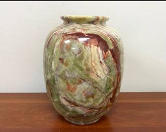Lot 7533 Green Onyx Vase