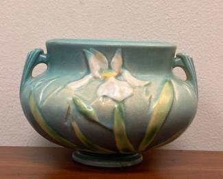 Lot 9951 Vintage Roseville Pottery Iris Double Handled Vase