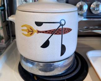 Adorable fondue/warming pot