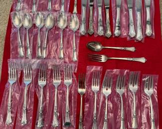 Sterling silver flatware, 32 pieces in total. State House sterling silver, Stately pattern
