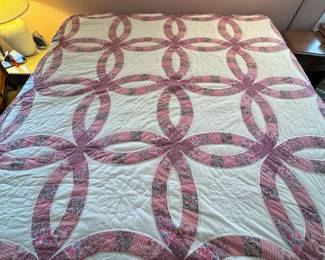 High quality, clean and well made bedspread and quilts, multiple sizes!