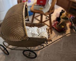 Antique Baby Carriage/Buggy