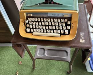 Vintage Royal Typewriter has case works great  