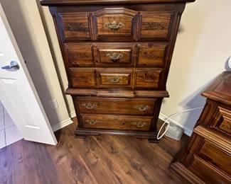 chest of drawers