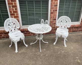 Pretty white wrought iron patio furniture set