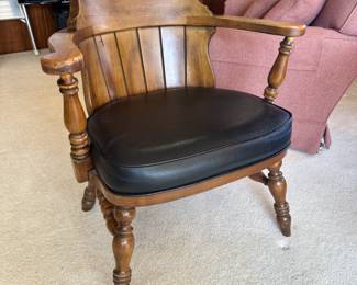 Vintage round wood table with 4 captains chairs 