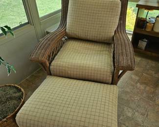 Wicker lounge chair with foot rest 