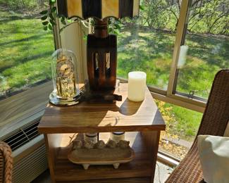 Wood block tiffany style slag glass lamp