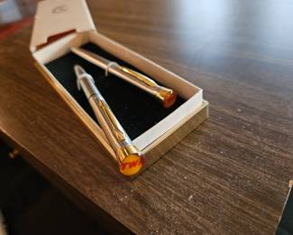 Twa pen and pencil set