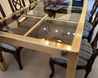 MASTERCRAFT DINING TABLE WITH EXTRA LEAVES