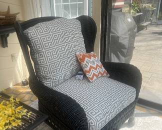 Beautiful 3 piece patio set 350.00
