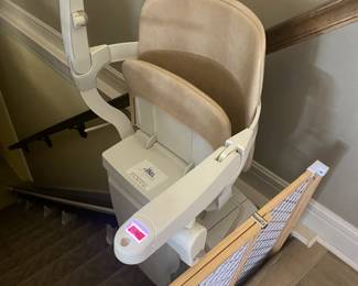STANNAH STAIRLIFT - Model 600  (16 Feet) ** This item can be sold before the sale    
