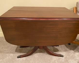 Duncan Phyfe Style Clawfoot Table