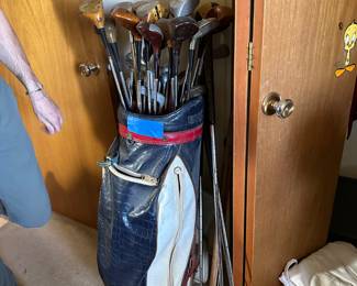 Set of golf clubs in very good condition.