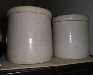 2 crock pots  2 gal