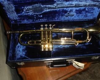 Conn student trumpet in hard case w/mouthpiece