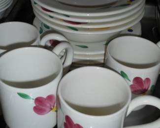 4 place setting FWC plates/cups/bowls