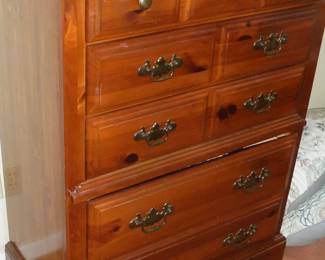 Mid century Broyhill chest of drawers w/5 drawers