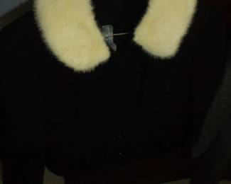 Vintage ladies jacket w/fur collar  Sm