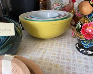. . . Pyrex nest of bowls