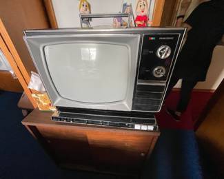 . . . cool retro box TV