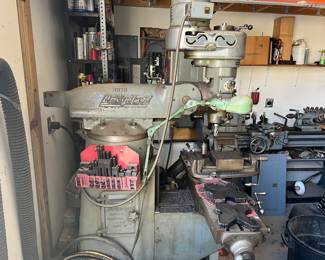 Vintage Bridgeport Industrial Milling Machine, works great with all the bells and whistles