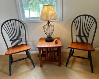 PAIR OF WINDSOR BACK CHAIRS. SMALL MISSION STYLE END TABLE