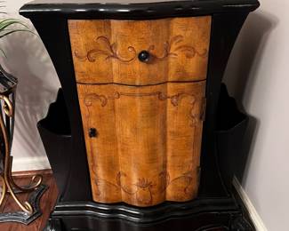 Ed table/ nightstand 