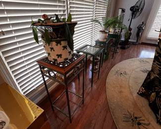 Metal and wood tablea