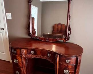 Chinese Chippendale flame mahogany vanity