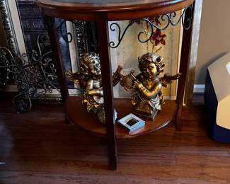 Small feminine table