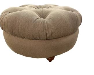 $120 USD     LaZBoy Furniture Tufted Round Grey Ottoman EK221-41     Get cozy with the LaZBoy Furniture Tufted Round Grey Ottoman! This stylish and plush piece is perfect for relaxing and putting up your feet. The tufted design adds a touch of elegance, while the round shape allows for versatile placement in any room. Kick back and relax in style!
Dimensions: 36 x 21"H
Condition: Very good condition.
Local pick up Merrifield, VA.  Contact us for shipper suggestions.    https://goodbyhello.com/products/copy-of-original-oil-painting-of-piano-ek221-40?_pos=11&_sid=2469c3f2f&_ss=r
