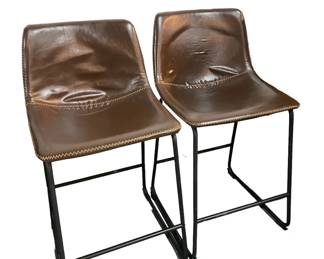 $120 USD     Pair Brown Leather Roundhill Furniture Counter Armless Stools EK221-8    Upgrade your home decor with this pair of stylish Brown Leather Counter Stools from Roundhill Furniture. Made with durable leather and a sturdy frame, these stools add a touch of sophistication to any counter or bar area. With comfort and elegance in mind, these stools are perfect for entertaining guests or relaxing with a meal.
Dimensions: 19 x 19 x 35   S=24
Condition: Very good condition.
Local pick up Merrifield, VA.  Contact us for shipper suggestions.     https://goodbyhello.com/products/copy-of-pair-iron-back-counter-stools-w-green-velour-seat-ek221-7?_pos=24&_sid=2469c3f2f&_ss=r