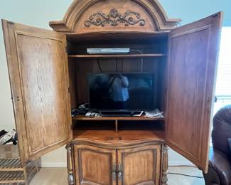 $395 TV cabinet 45W x 21D x86H