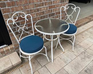 #56B - $95 - Bistrot set white iron and blue pillows 