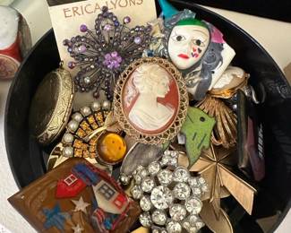 vintage brooches 