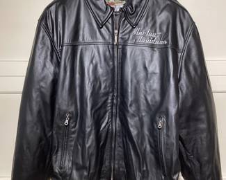 NIAB100 Harley Davidson Leather Jacket, Mens Very nice, not sure it's even been worn, sz 2x, soft leather, waist, jacket. Neck to waist measures about 27 inches and inner arm to inner arm, is about 27 inches as well.

