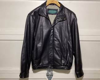 NIAB101 Mens Overland Sheepskin Jaclet Very nice, soft leather, dress, collared waist coat, jacket. Size large. Two interior and exterior pockets. Jacket is in excellent condition. Measures from arm seem to arm seem, approximately 26 inches. Neck to waist is about 26.5 inches.&nbsp;
