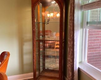 Beautiful Curio Cabinet $400