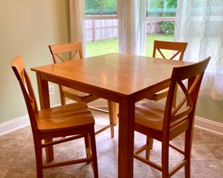 Bar Table and Chairs $200 Perfect Condition!