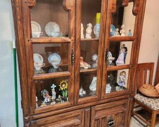 Gallery/China Cabinet 