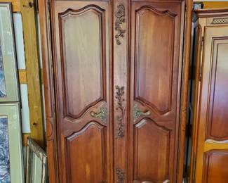 Armoire 7ft x 3ft11in x 1ft10in