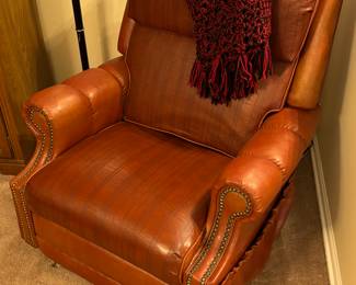 Elegant leather recliner 