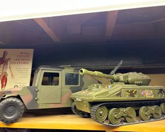 Large model hummer and tank