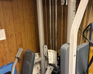 Weight machine with manual and extra weight bench ($25) must disassemble to move 